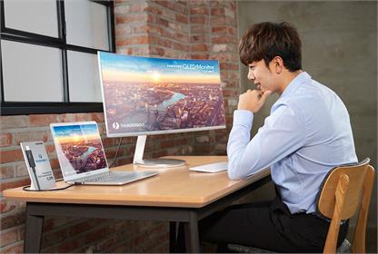 Samsung ilk Thunderbolt 3 kavisli monitörünü CES 18'de tanıtacak