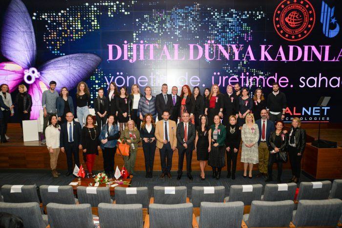 Kadınlar dijital dönüşümü fırsata çevirerek hedeflerine ulaşacak